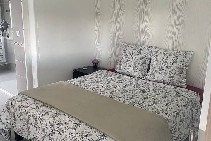 Location de vacances pour 8 personnes, avec terrasse et jacuzzi dans Plage De La Cale Lanveoc - 2