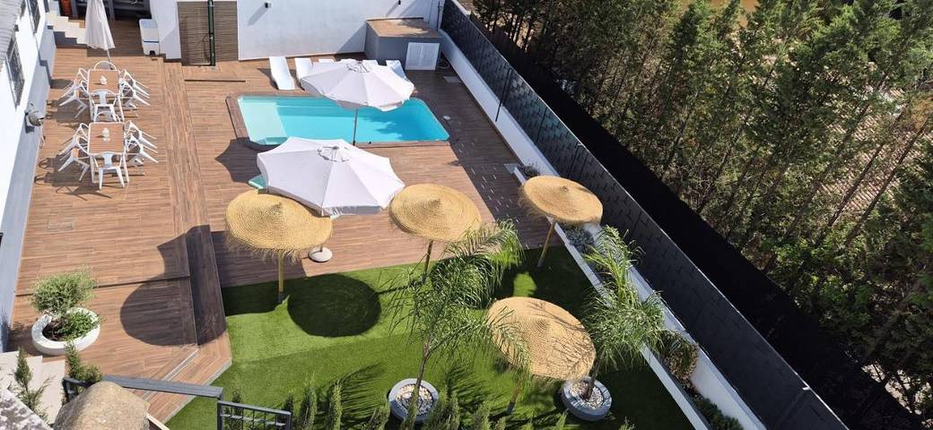 Resort voor 2 personen, with zwembad and whirlpool as well as tuin - 1