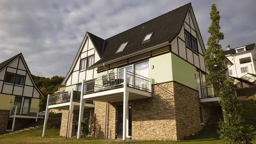 Ferienhaus für 9 Personen, mit Sauna und Terrasse sowie Pool