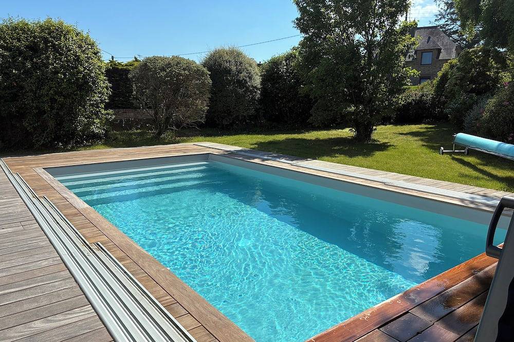 Completely renovated house with swimming pool near the beach, sleeps 8 in Perros-Guirec, Rosa Granitküste