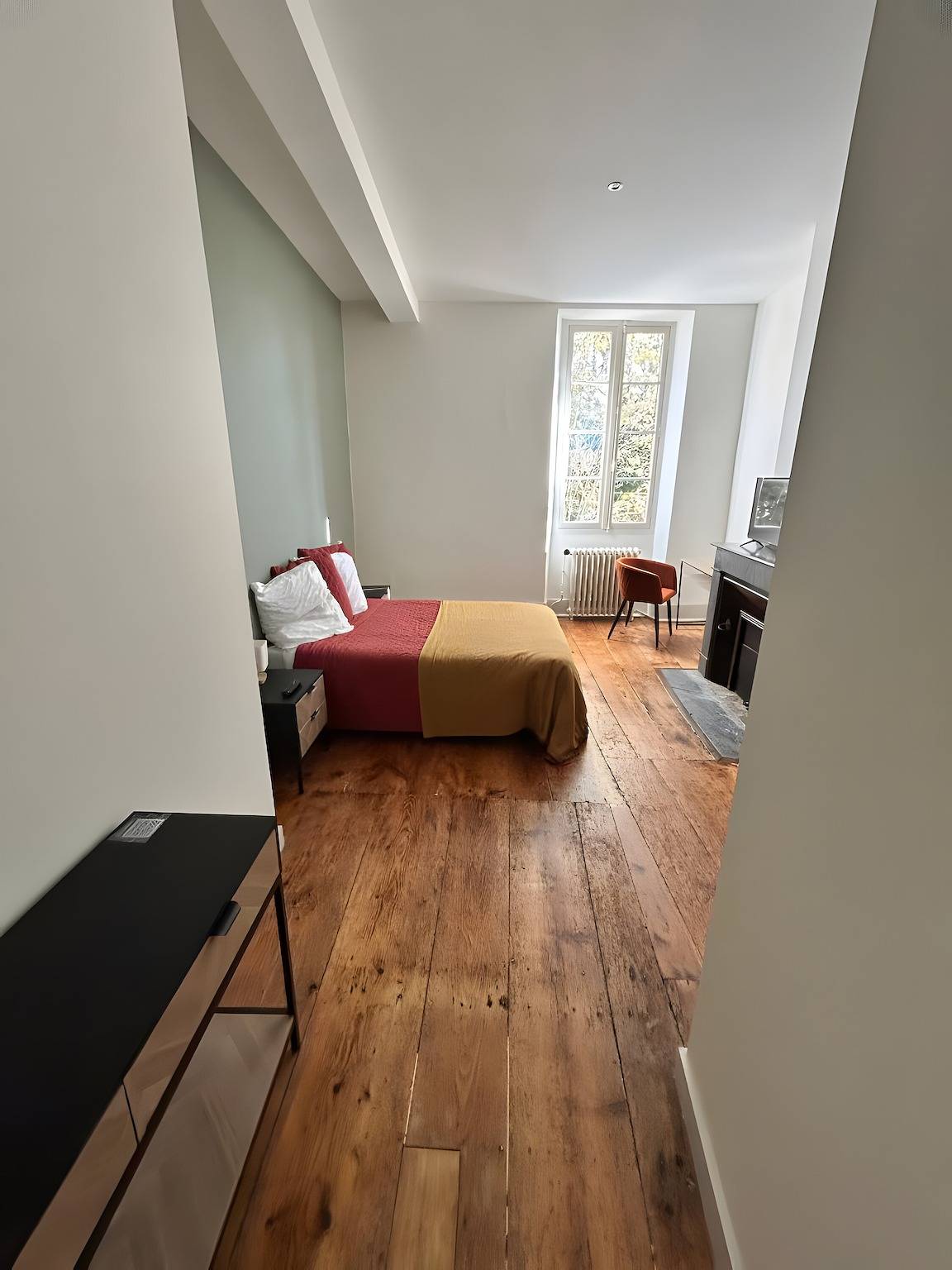 Room 9 with Shared Terrace, Communal Garden and Wi-Fi in Vic-en-Bigorre, Hautes-Pyrénées