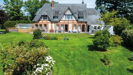 Gîte pour 12 personnes, avec jardin ainsi que terrasse et piscine à Barentin (Seine-Maritime)