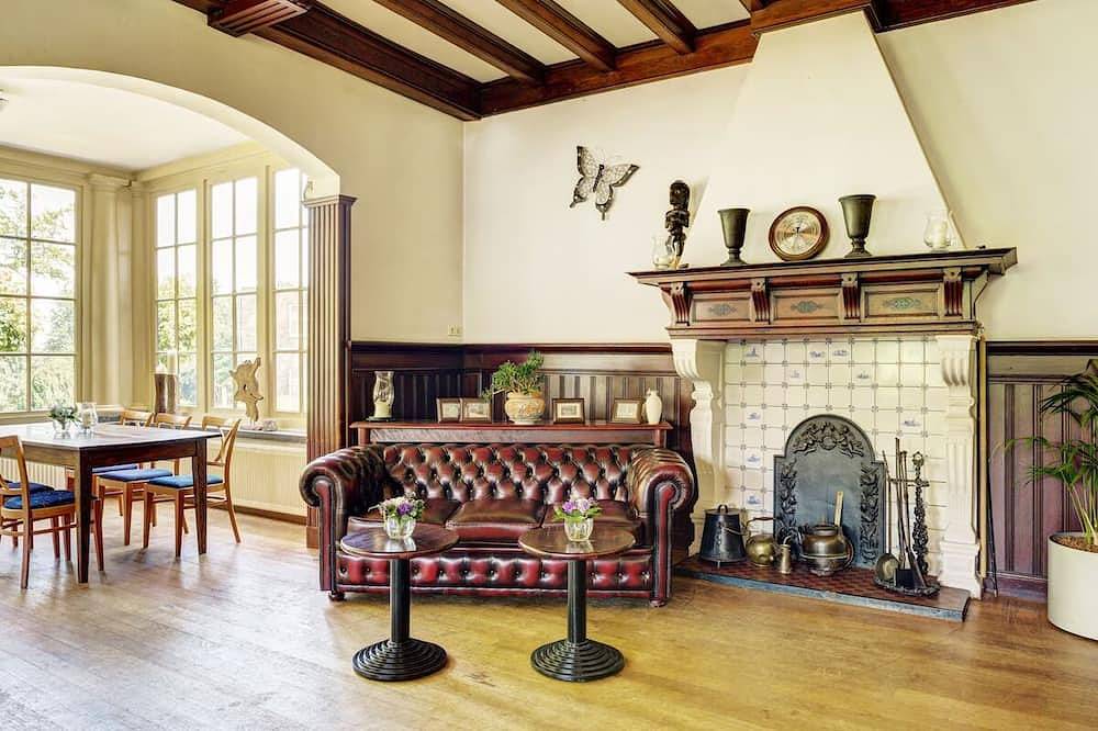 Peaceful Stay! Onsite Dining, Free Parking! Close to Vrijheidsmuseum! in Berg en Dal, Betuwe
