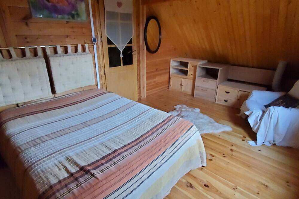 Chalet Au Pied Du Bois ( Champradel ) in Murol, Parc naturel régional des Volcans d'Auvergne