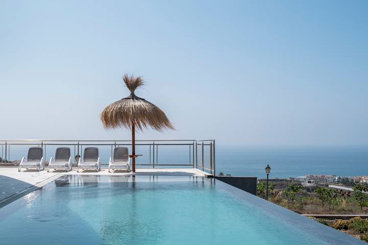 Villa 'Exclusive One' met Privézwembad, Wi-Fi en Airconditioning in Torrox Costa, Torrox