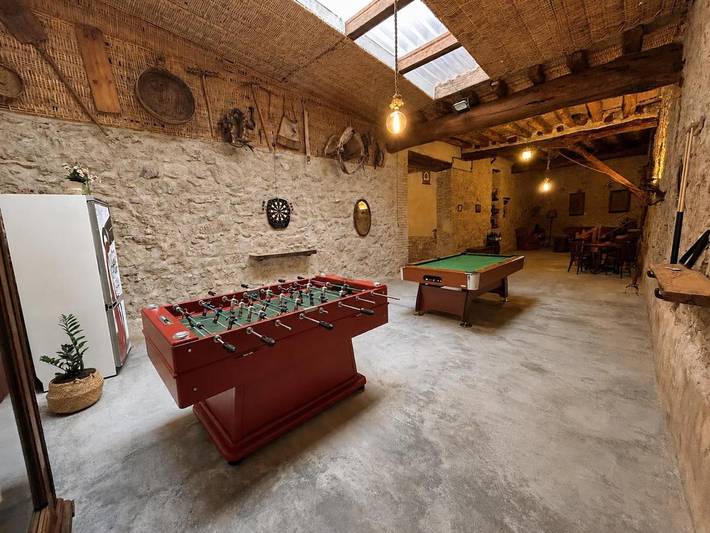 Gîte pour 11 personnes, avec terrasse dans Terra Alta
