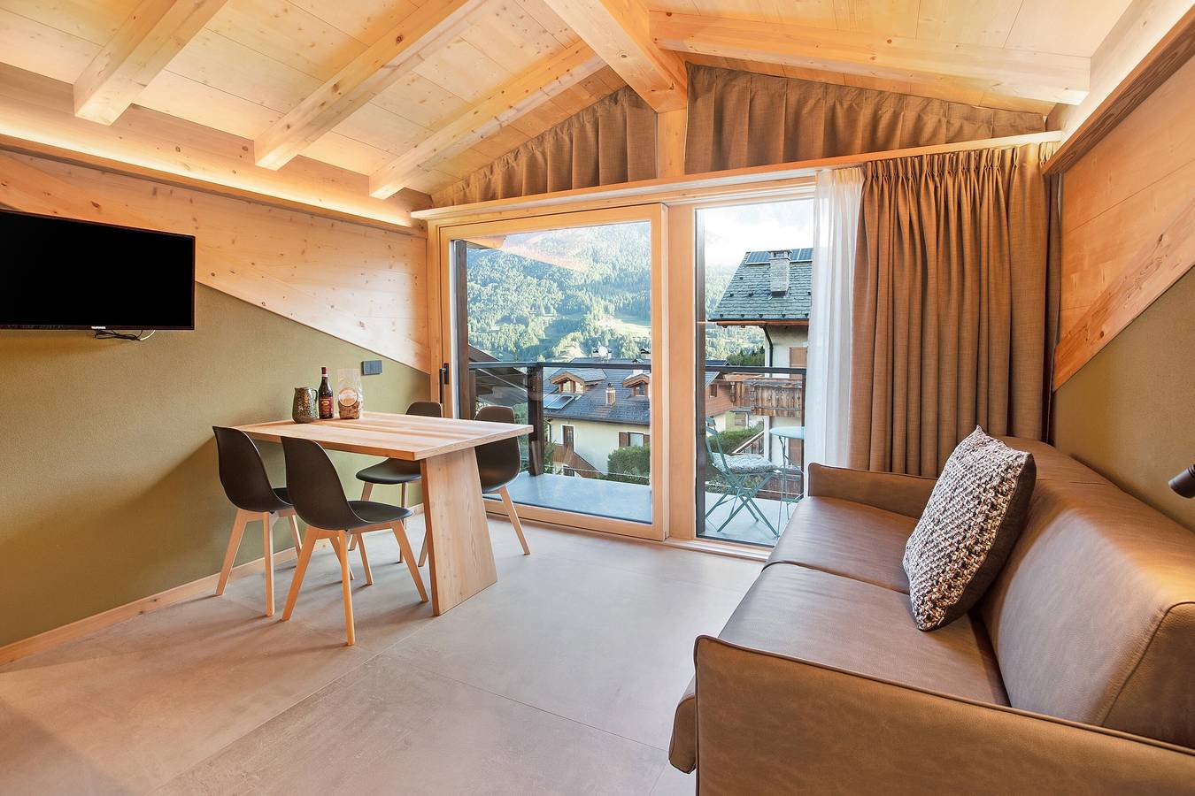 Ganze Wohnung, Ferienwohnung "Aria di Casa Reit" mit Bergblick, Gemeinschaftsgarten und Wlan in Piatta (Valdisotto), Valdisotto