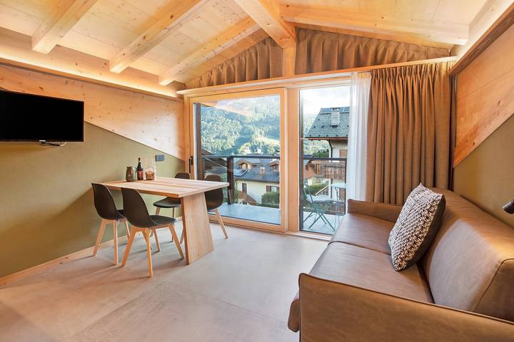 Appartamento intero, Appartamento "Aria di Casa Reit" con vista montagne, giardino in comune e Wi-Fi in Piatta (Valdisotto), Valdisotto