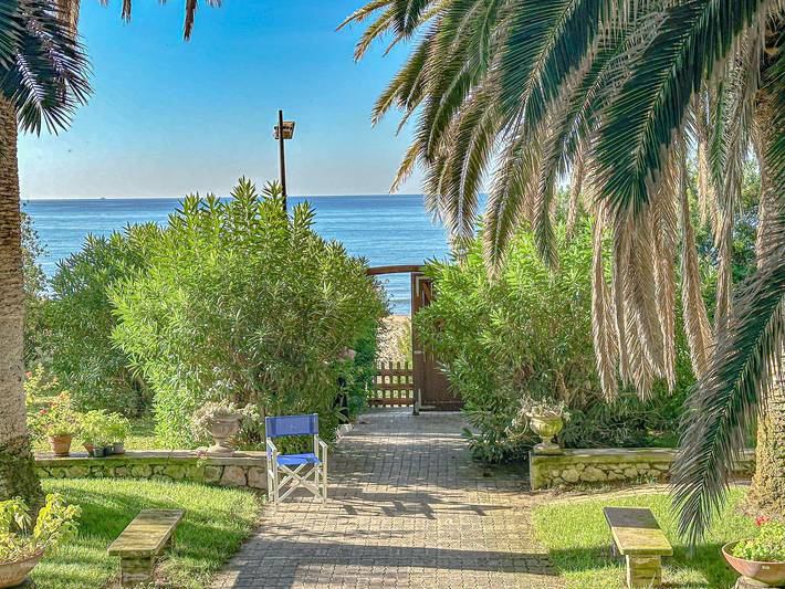 Ferienwohnung für 4 Personen, mit Balkon und Terrasse sowie Garten und Ausblick in Sperlonga