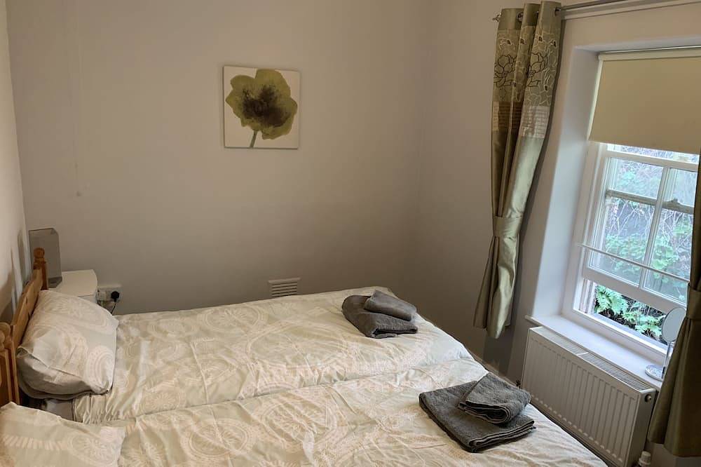 Large 5 Bedroom Sea Front Family Home in Aberdovey Village which sleeps 11. in Aberdyfi, Aberdovey