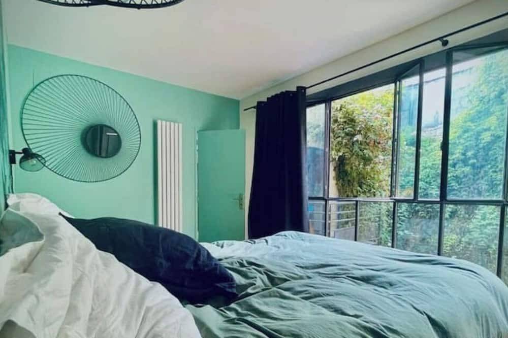 The Lady of Glass in Rochefort, Rochefort region