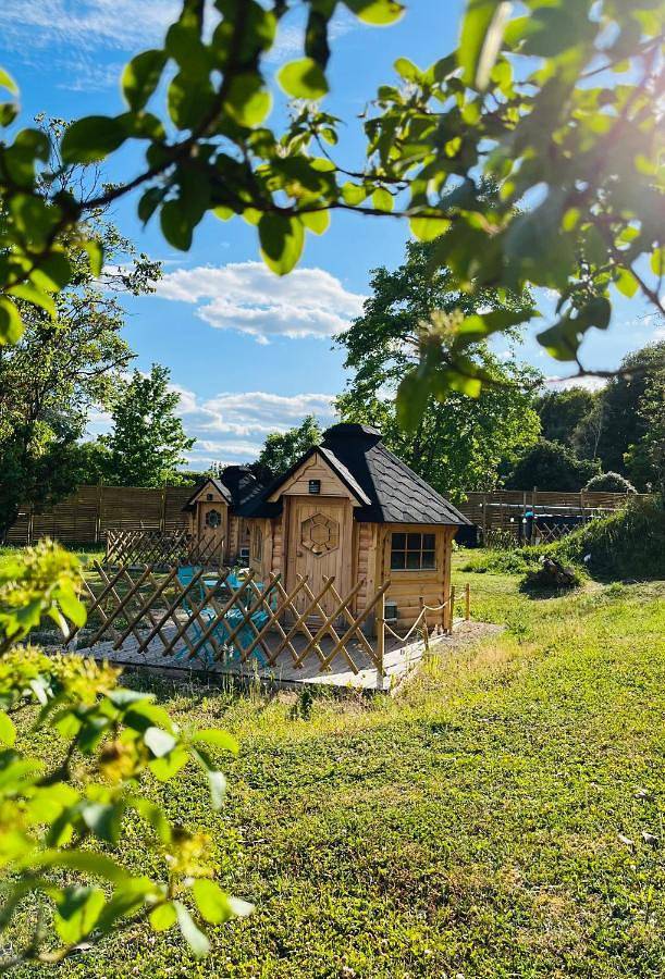 Gîte pour 2 personnes, avec Terrasse et Jacuzzi ainsi que Jardin et Piscine