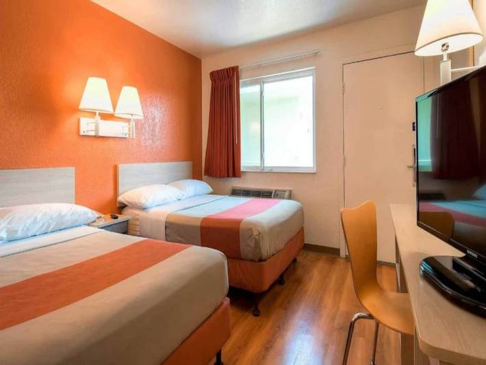Apartamento entero, 2 camas matrimoniales | Mini refrigerador in Westminster, Condado de Orange