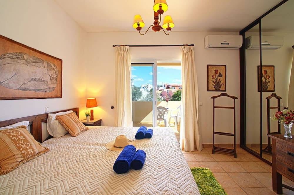 Wunderbares alleinstehendes Ferienhaus mit Klimaanlage, privatem Pool,  W-Lan, Tv und Terrasse in Estômbar, Lagoa