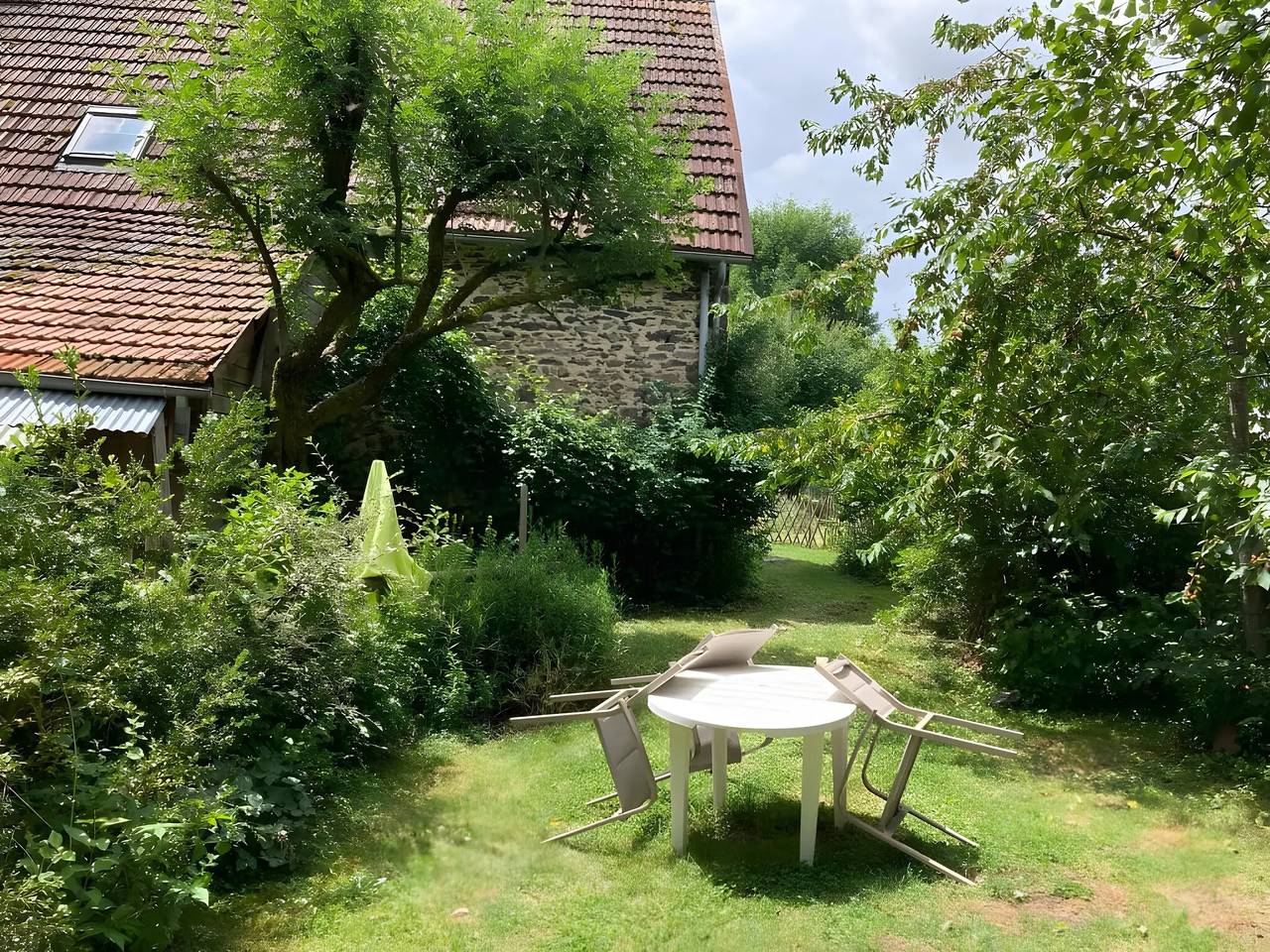 Chambre d’hôtes "Coquelicot" de La Ruche , écrin de nature et de tranquillité in Région de Mauriac