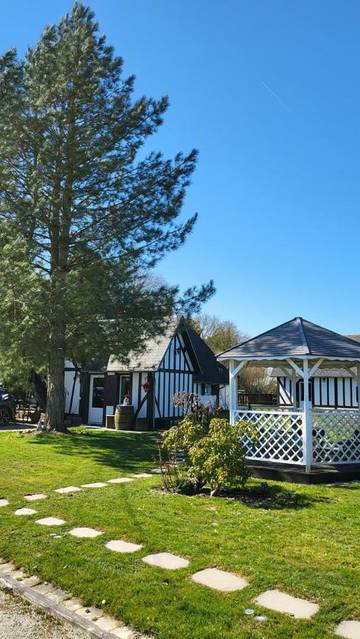 Gîte pour 2 personnes, avec piscine ainsi que jardin et vue, animaux acceptés dans Mesnil-en-Ouche
