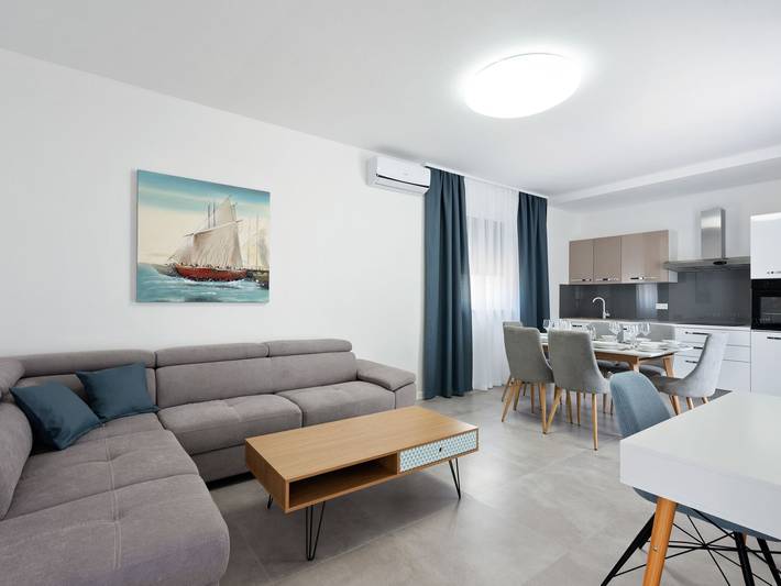 Vakantiehuis voor 6 personen, with sauna and terras as well as tuin and zwembad in Vir