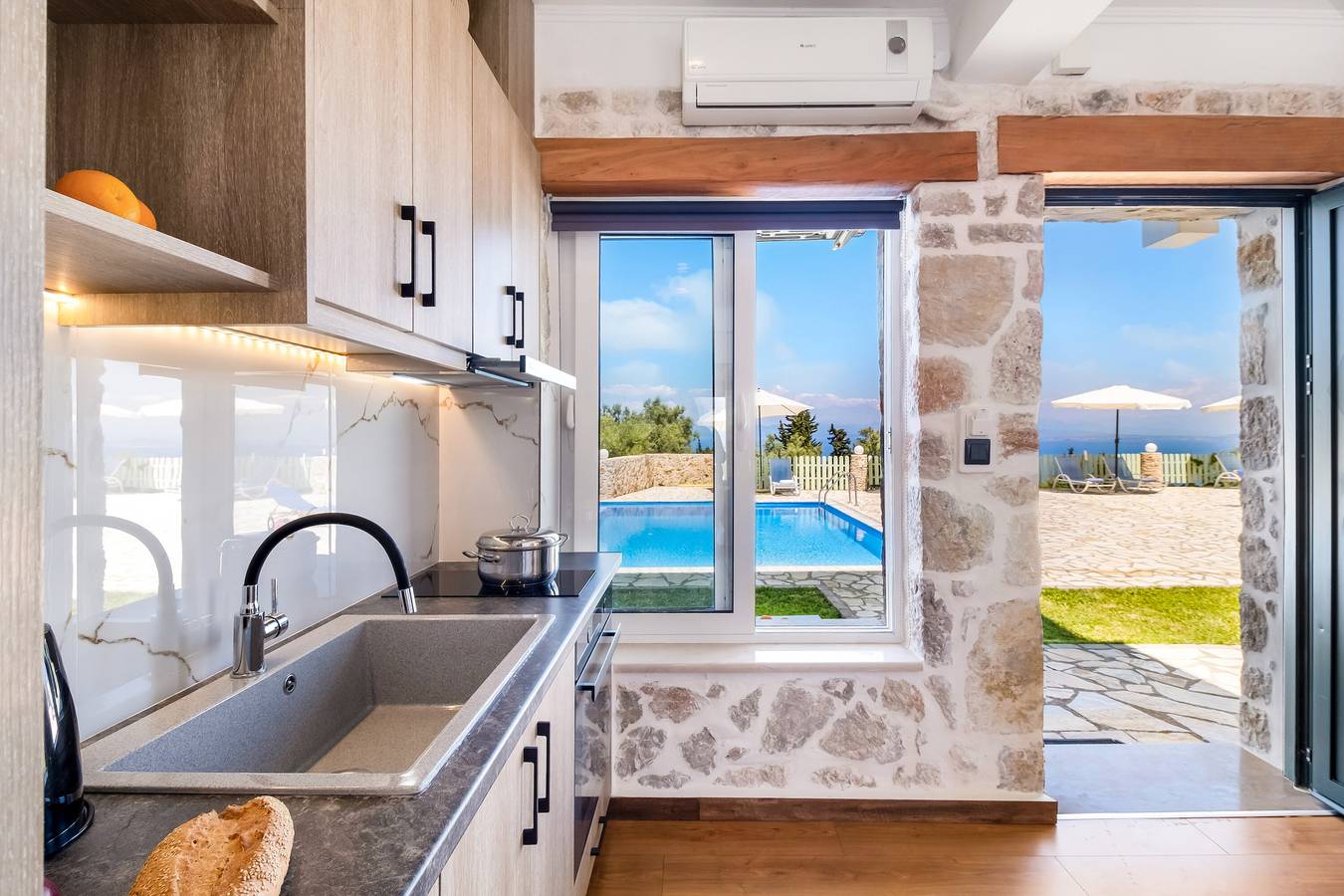 Hel lägenhet, Apartment with Pool View, Sea View, Wi-Fi & Terrace in Grekland