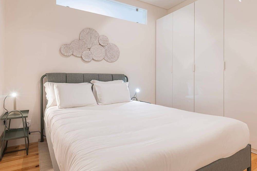 Ganze Wohnung, Apartment T3 65m2, 3 bedroom at Paço de Arco in Paço de Arcos, Costa de Lisboa