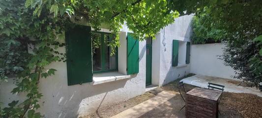 Gîte pour 6 personnes, avec terrasse ainsi que piscine et jardin à Cascastel-des-Corbières