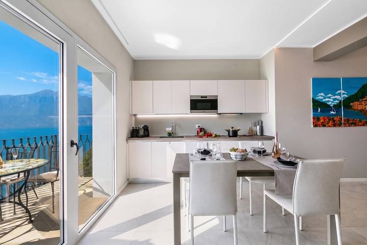 Boutique apartment Nettuno with Pool in Brenzone, Garda Mountains
