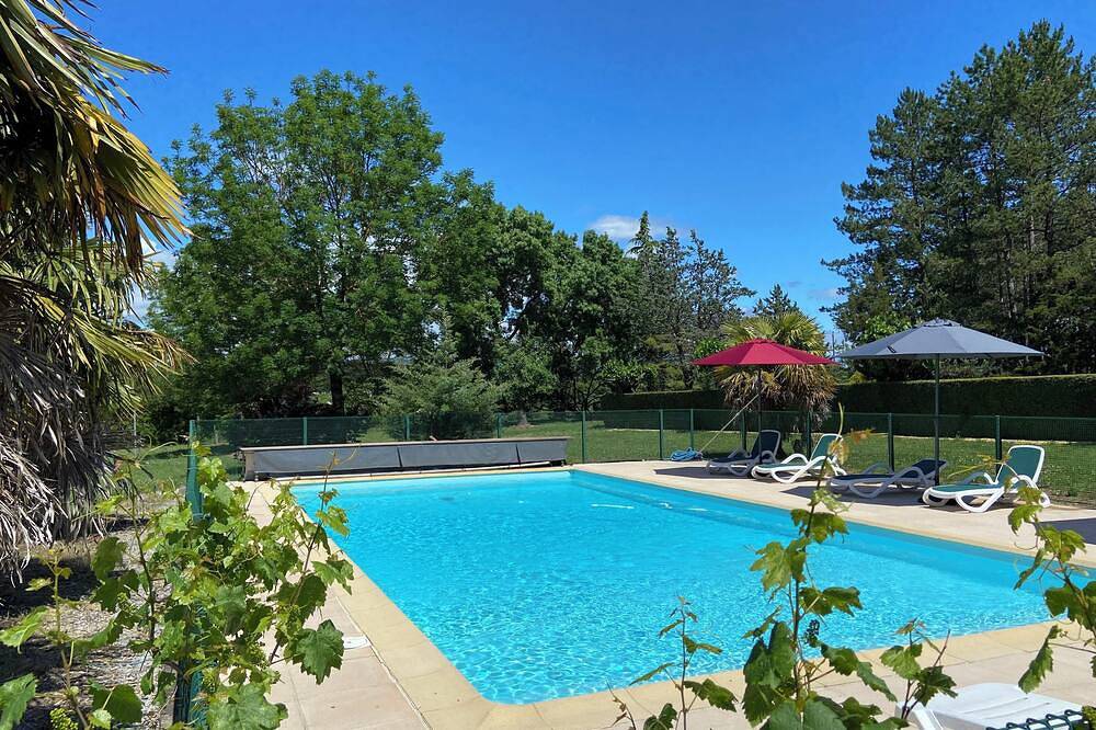 Location gites en sud Ardeche, calme, piscine et climatisation in Grospierres, Ardèche