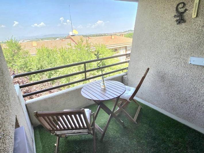 Apartamento para 2 personas, con vistas además de balcón y piscina en Las Rozas