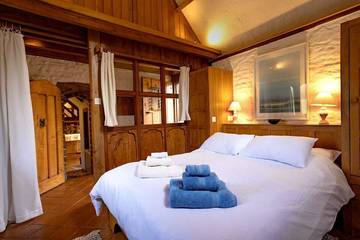 Glamping for 2 People in The Cotswolds, South East England, Photo 1