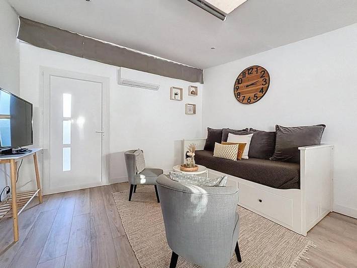 Gîte pour 4 personnes, avec terrasse dans Communay