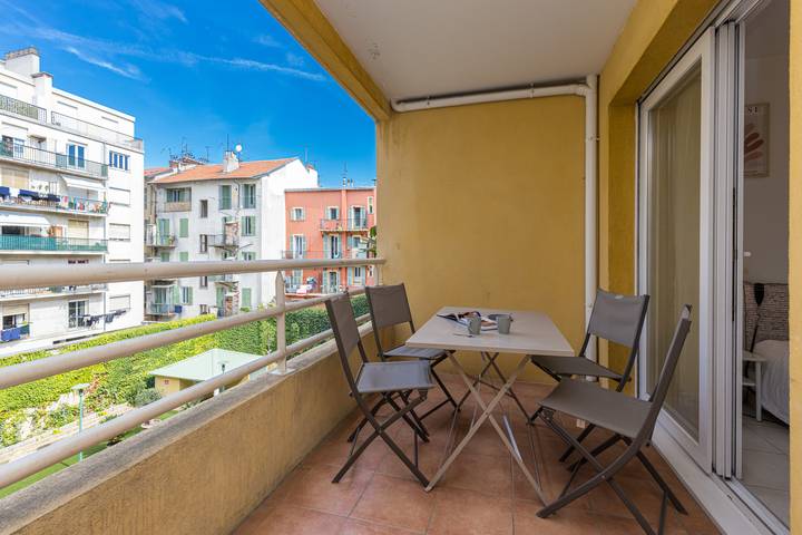 Gîte pour 4 personnes, avec terrasse dans Port de Nice - 3