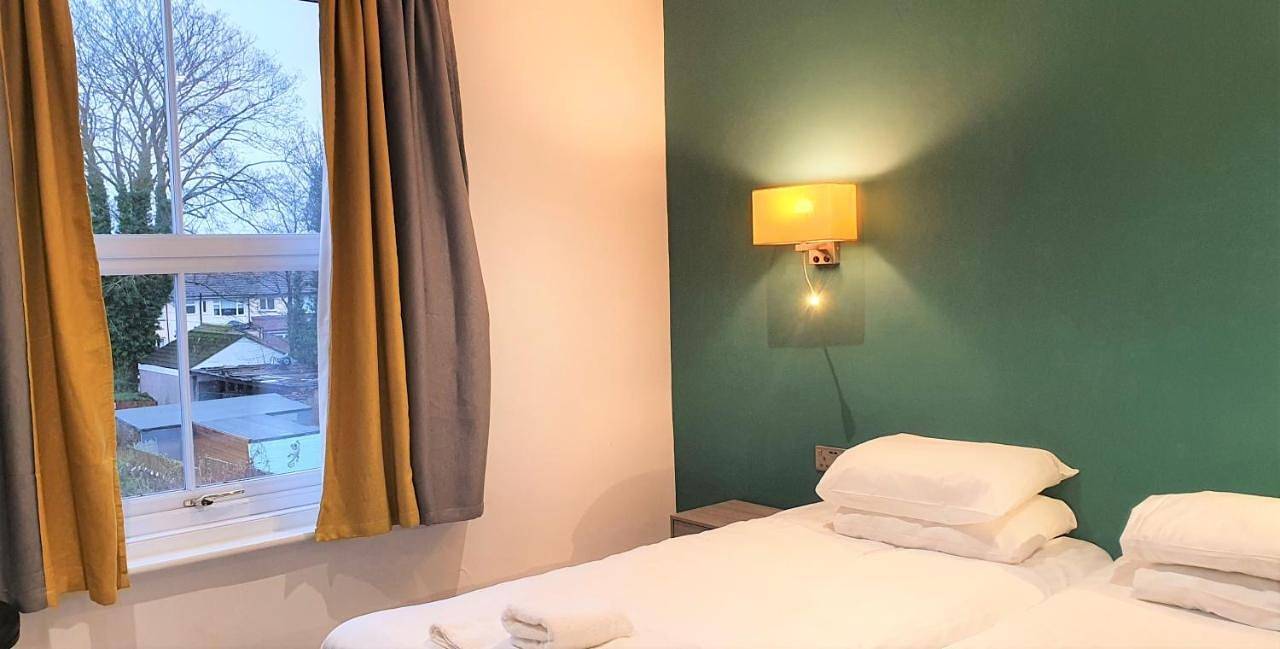 Entire apartment, Double Room with Private Bathroom in Swindon, North Wessex Downs