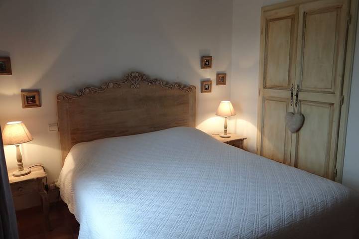 Luxury home in the South Luberon, in a quiet location, with air conditioning and a heated pool. in Cabrières-d'Aigues, Parc naturel régional du Luberon