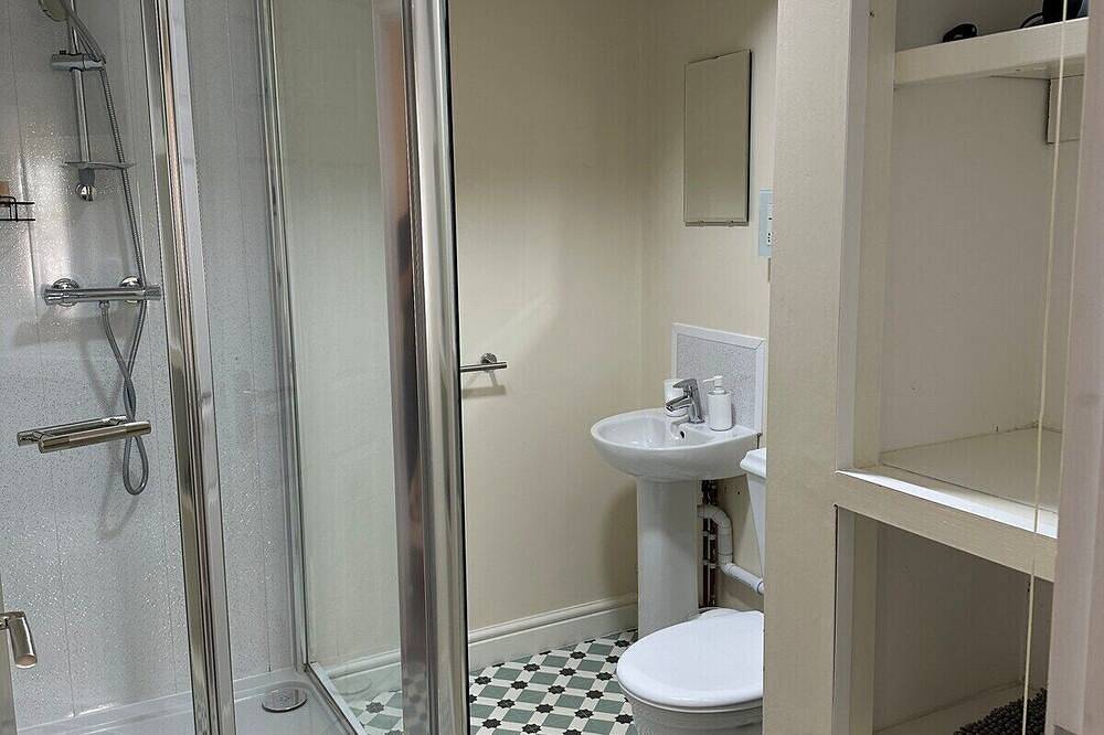 Apartamento entero, Apartamento-Baño privado-Negocios-Vista a la Ciudad in Stroud, Gloucestershire