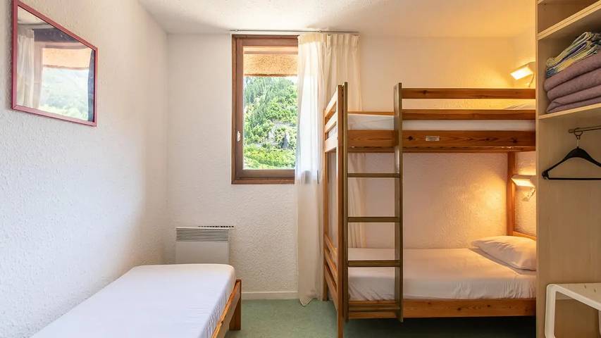 Gîte pour 8 personnes, avec piscine et terrasse, animaux acceptés à Guillaumes - 4