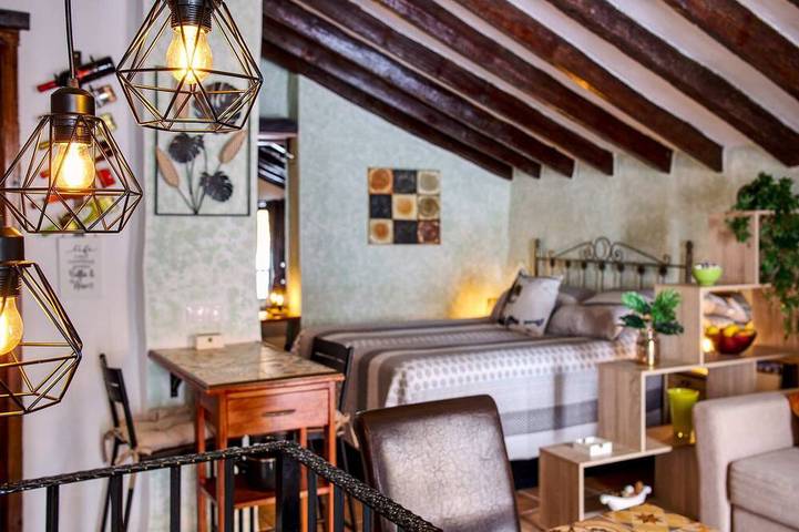 Ganze Wohnung, Romantik-Studio-Eigenes Badezimmer-Strassenblick-Apartment/Studio in Canillas de Aceituno, Cordillera Penibética