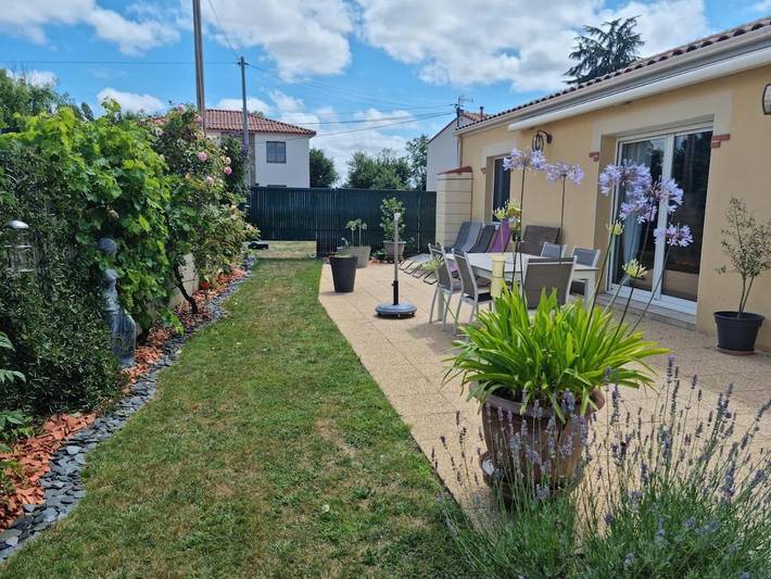 Location de vacances pour 5 personnes, avec vue et jardin à Le Loroux-Bottereau