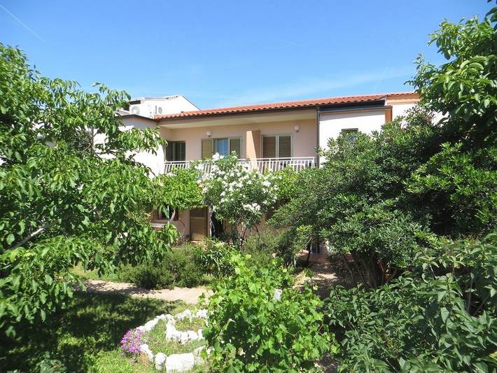 Ferienwohnung für 2 Personen, mit Balkon und Garten auf Krk