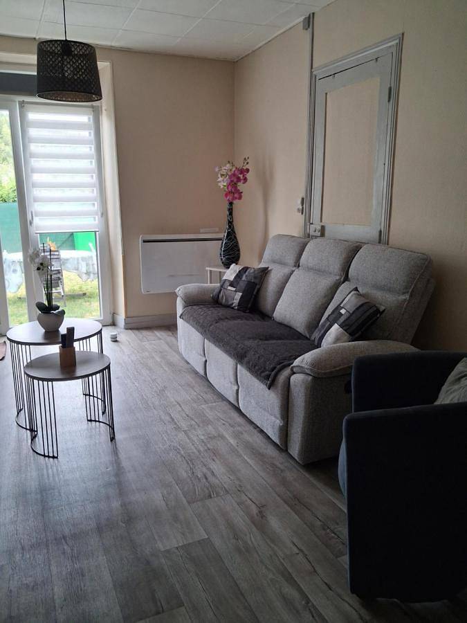 Location de vacances pour 4 personnes, avec Terrasse ainsi que Jardin et Vue à Fromelennes - 4