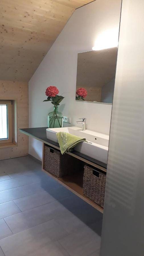 Ferienwohnung für 6 Personen, mit Ausblick und Balkon, kinderfreundlich in Bezau