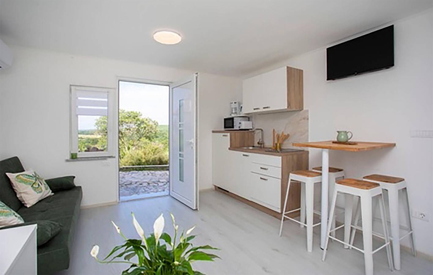 Appartement de vacances entier, Appartement confortable avec terrasse, Wi-Fi et parking près du centre Ripenda in Ripenda, Côte Est de l'Istrie