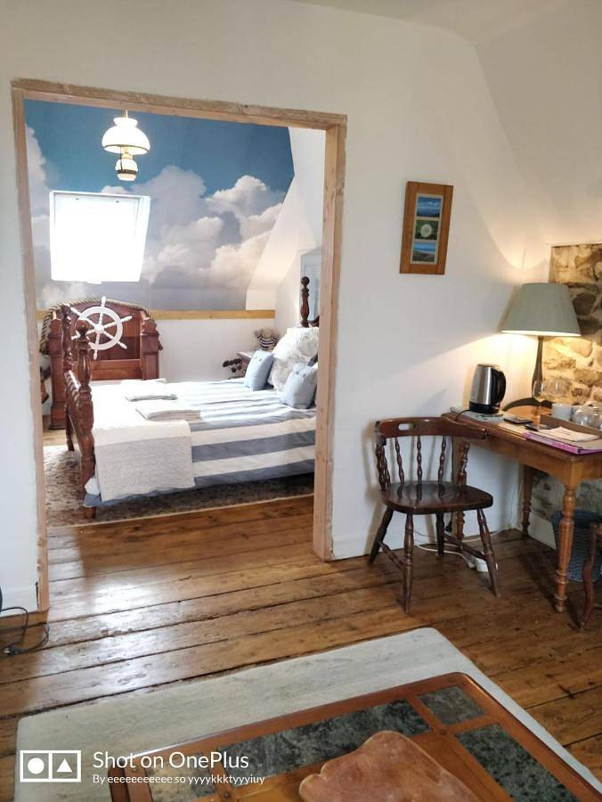 Chambre d’hôte pour 2 personnes, avec Jardin et Vue à Plomodiern