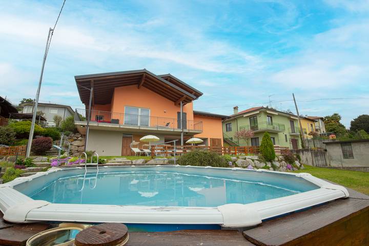 Villa für 9 Personen, mit Pool und Terrasse, kinderfreundlich am Lago Maggiore