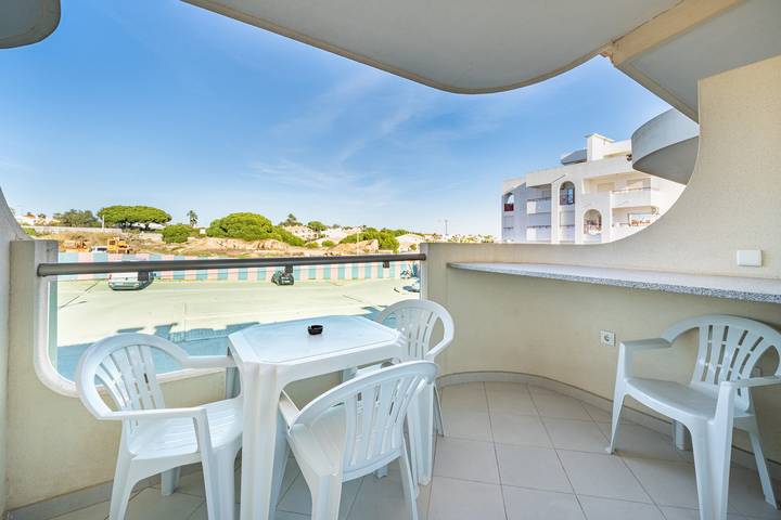 Gîte pour 4 personnes, avec balcon et jardin à Porches - 2