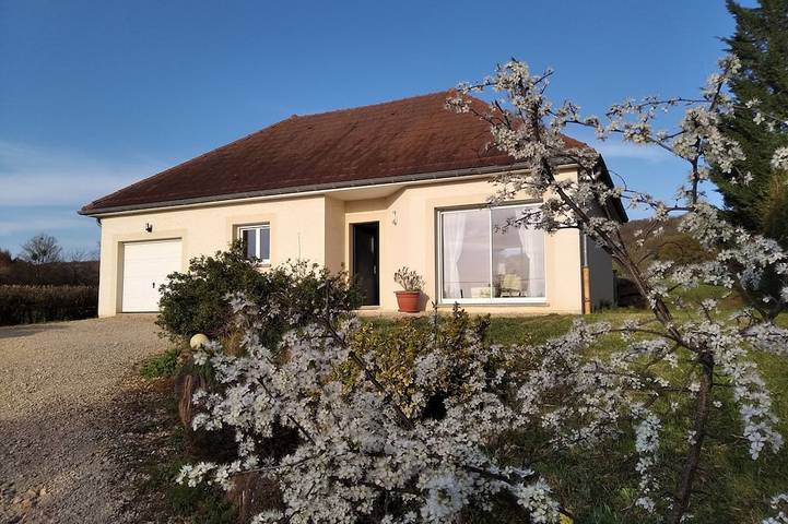 Gîte pour 2 personnes, avec jardin et terrasse à La Chapelle-sous-Brancion