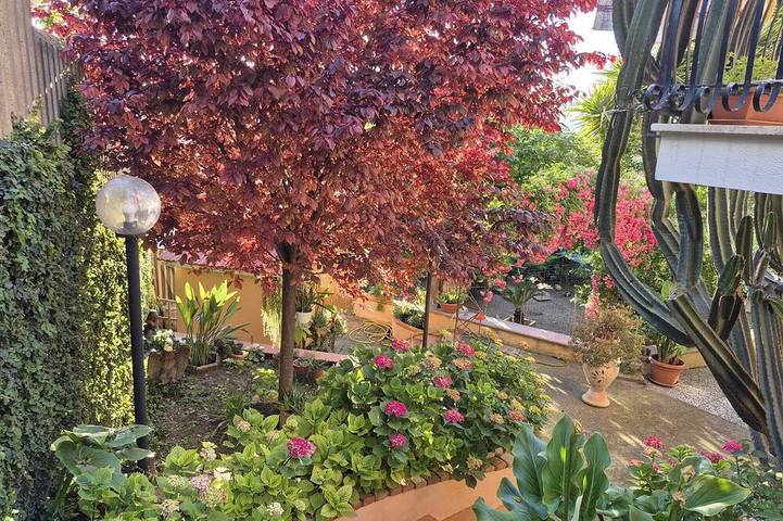 Cozy Apartment for 4 with Private Parking near Rome in Monterotondo, Provincia de Roma