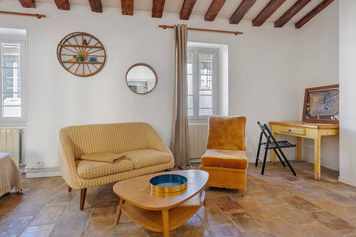 Hel lägenhet, Fully equipped apartment with shared terrace, bike storage, and Wi-Fi in Beaucaire, Nimes region