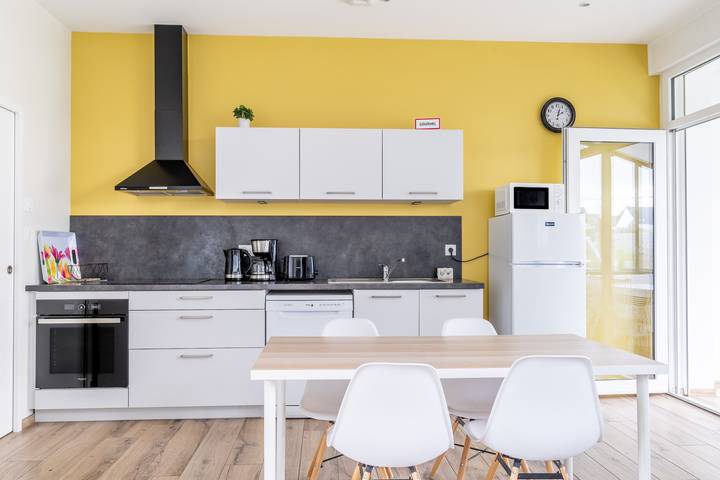 Holiday Home 'La Baraque' with Private Terrace, Private Garden and Wi-Fi in Gourhel, Vannes Området