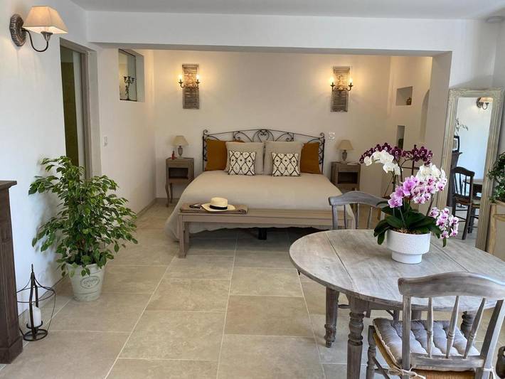 Maison d’hôte pour 2 personnes, avec vue ainsi que jardin et piscine à Le Castellet - 2