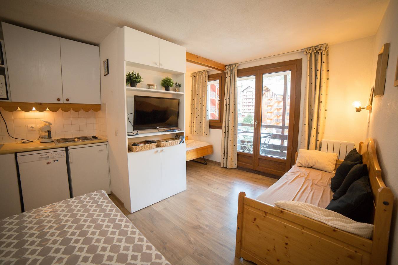 Apartamento entero, Apartamento 'Appartemment 6 Couchages Risoul' con vistas a la montaña y balcón in Station de Risoul, Risoul