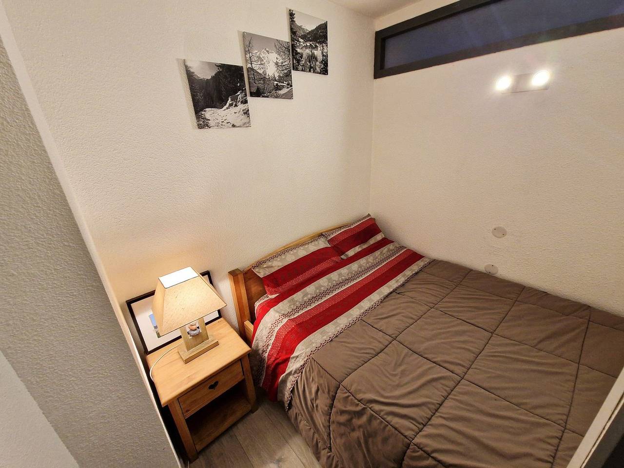 Apartamento entero, Apartamento de 2 habitaciones + cabina para 4/6 personas en el corazón de la estación con Wifi in Valfréjus, Modane